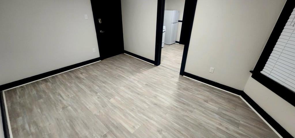 947 Maple Ave - Photo 2 of 5