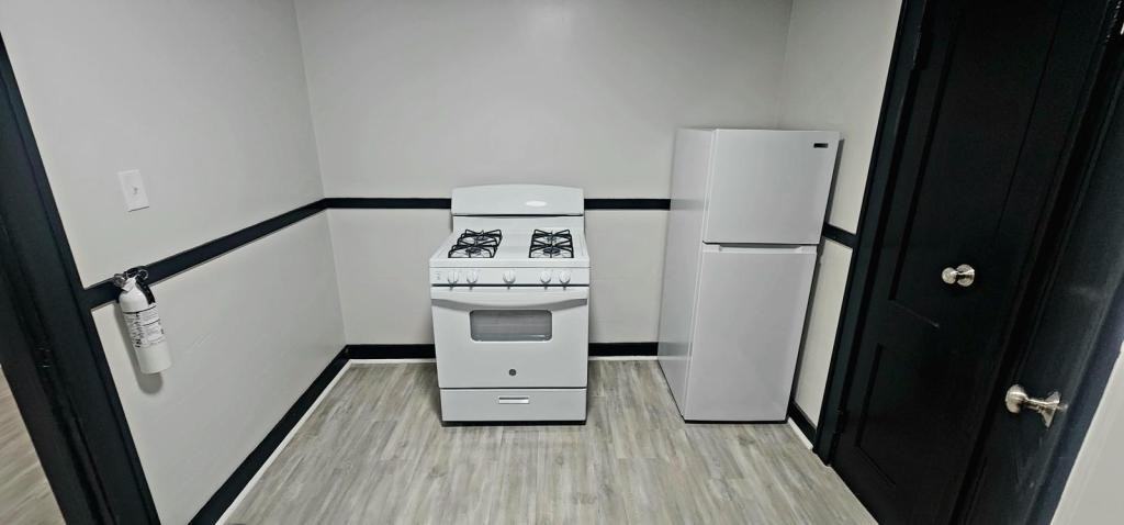 947 Maple Ave - Photo 4 of 5