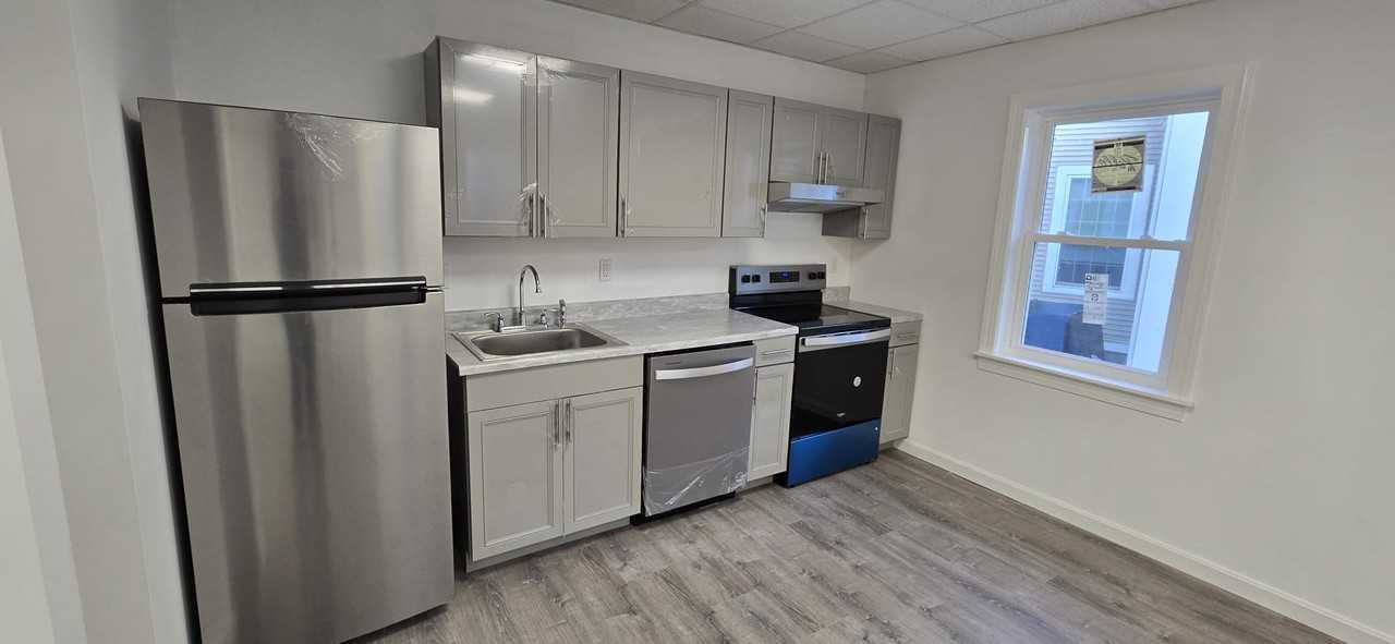 52 Spring St #3 - Photo 3 of 10