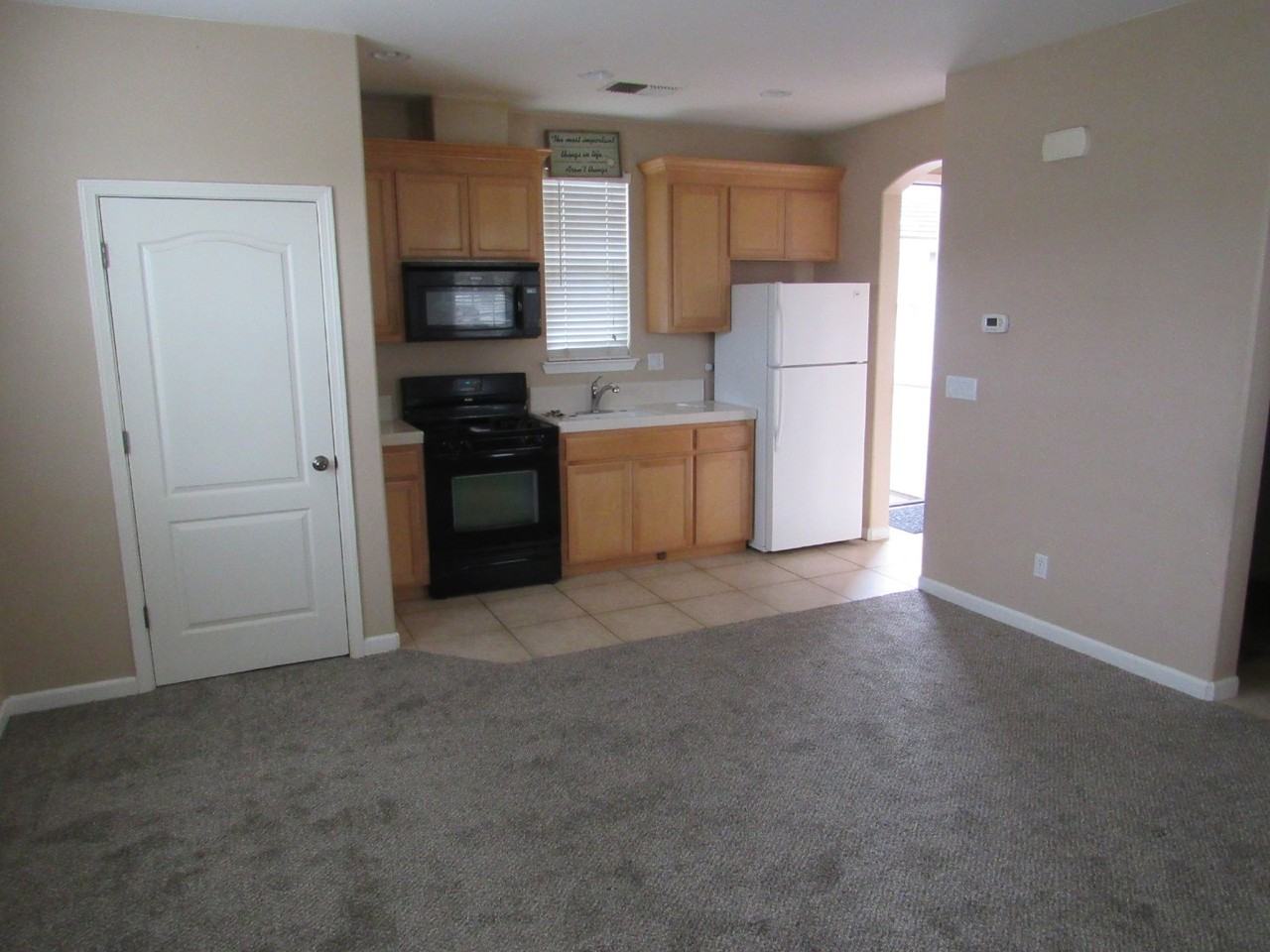 443 W Alameda Dr - Photo 3 of 7