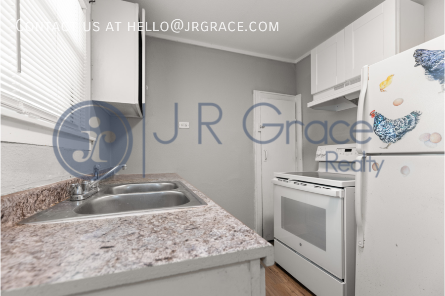 1525 Barnard St - Photo 2 of 12