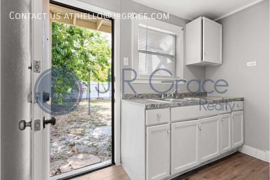 1525 Barnard St - Photo 3 of 12