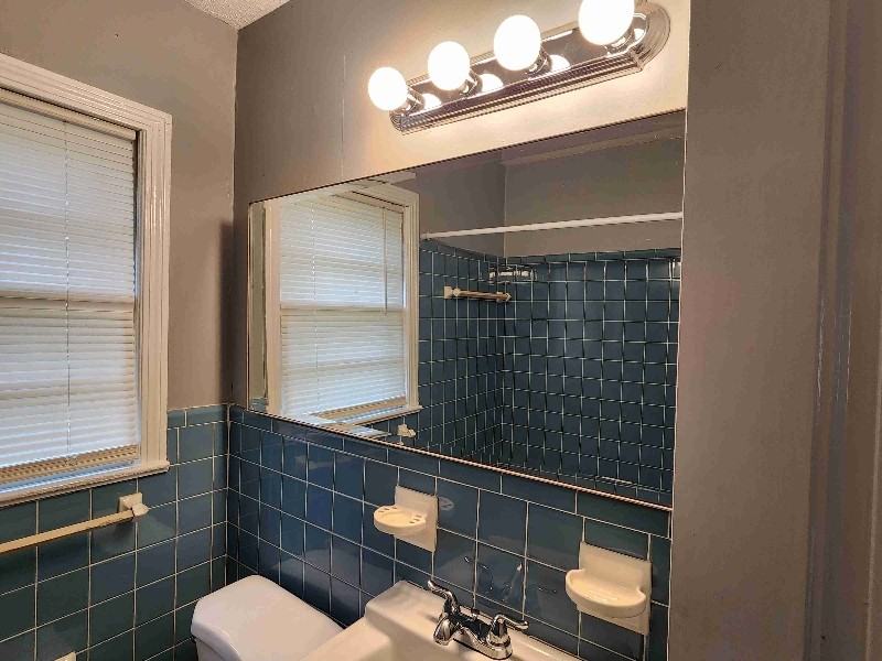 5537 17th St E - Photo 7 of 15