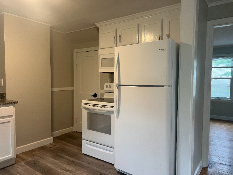 105 Brooks St - Photo 2 of 10