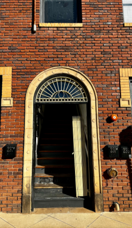 231 E Broughton St - Photo 2 of 8