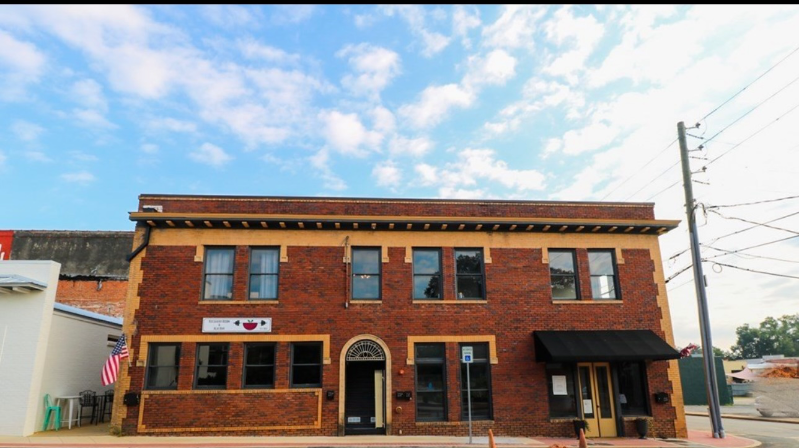 231 E Broughton St - Photo 3 of 8