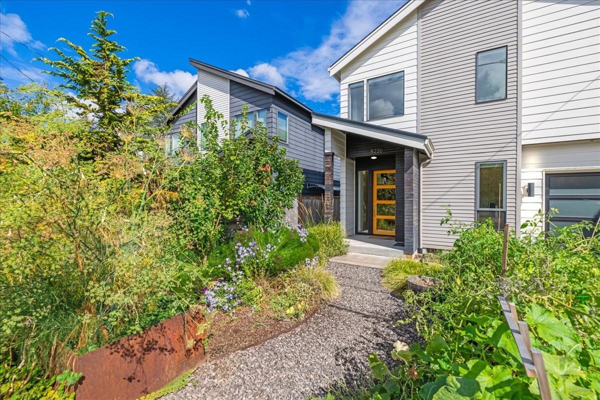 8226 Se 19th Ave - Photo 2 of 39