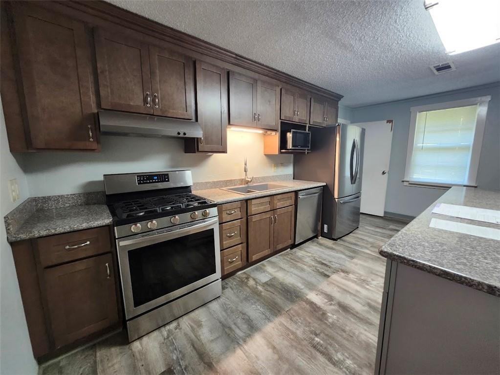 39321 Oak St - Photo 3 of 13