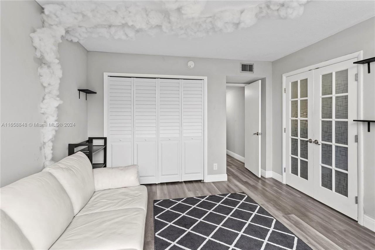 3980 Oaks Clubhouse Drive #303 - Photo 6 of 20