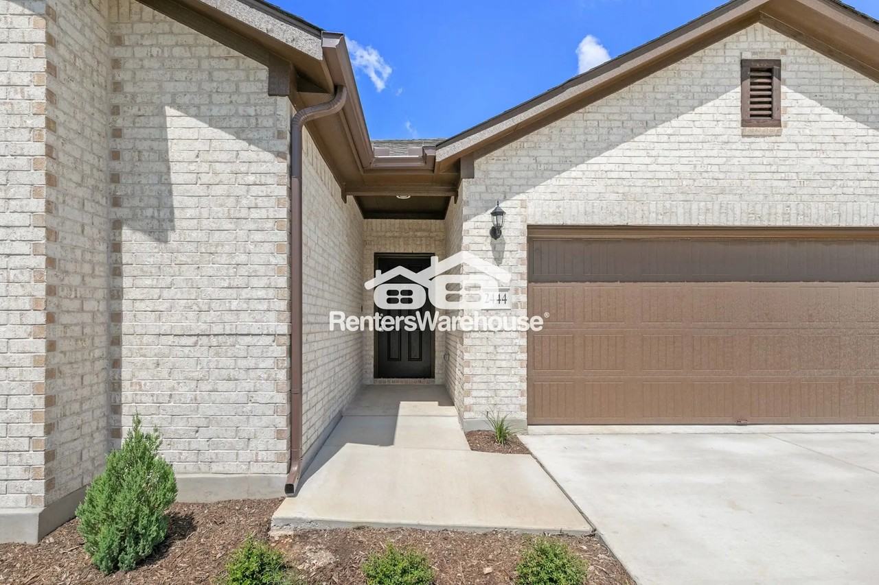 2444 Ambling Trl - Photo 3 of 25