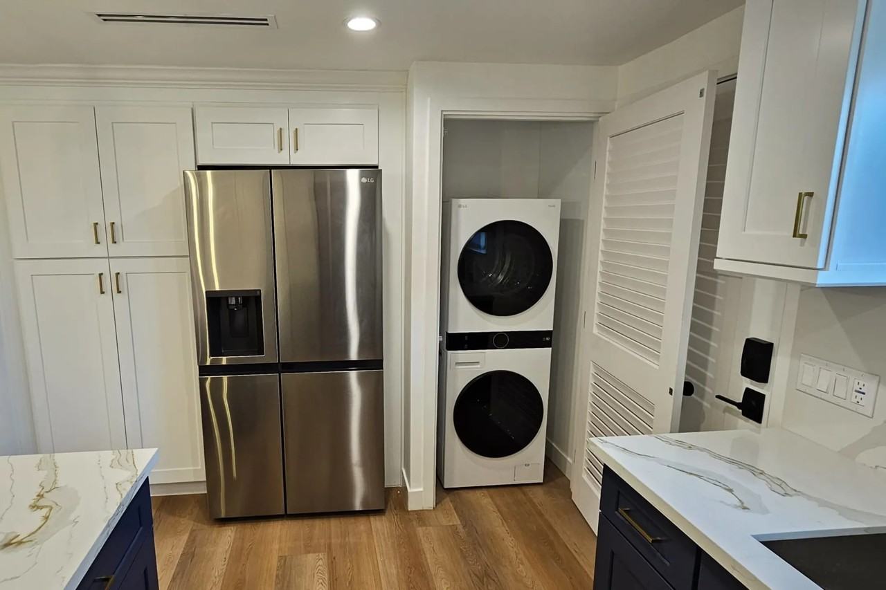 985 Medford Rd - Photo 3 of 10