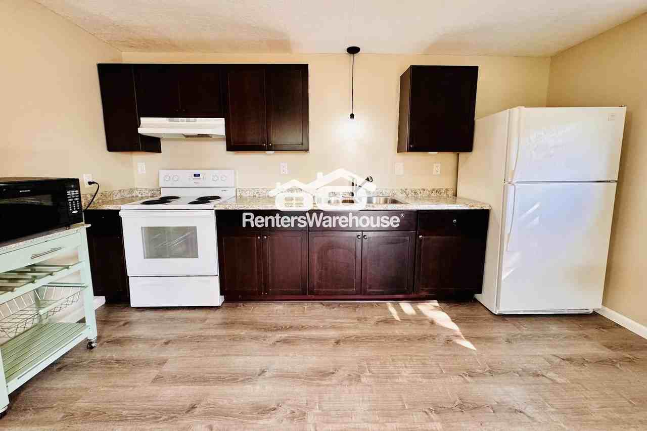 4420 1/2 Colorado St Se - Photo 2 of 13