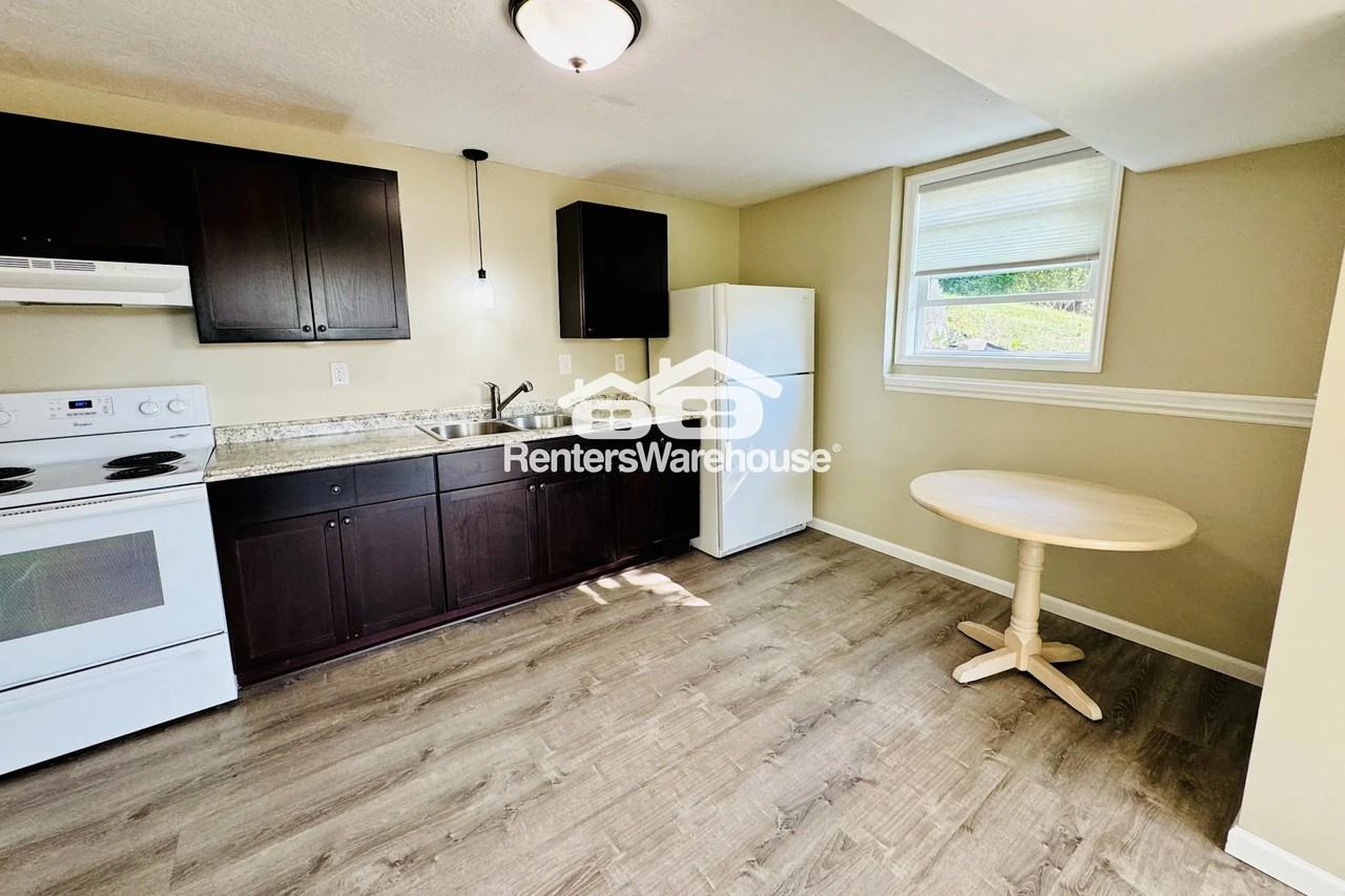 4420 1/2 Colorado St Se - Photo 3 of 13