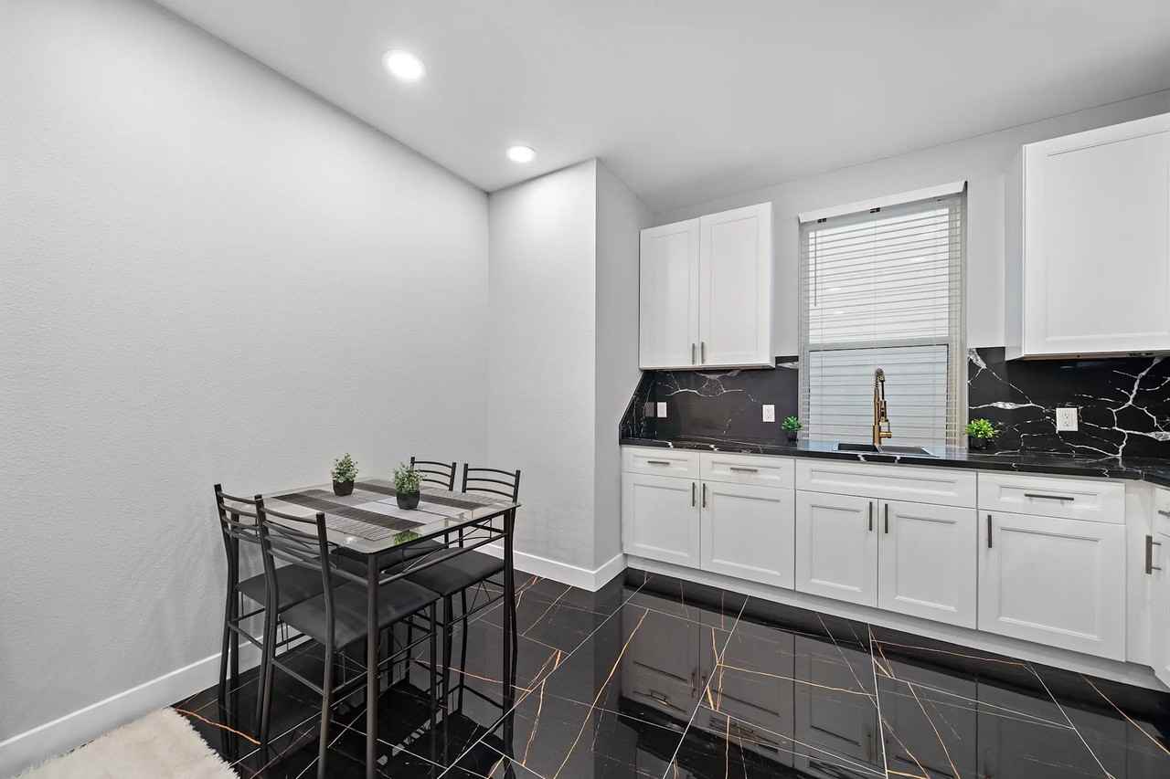 1009 8th St Unit A - Photo 2 of 6