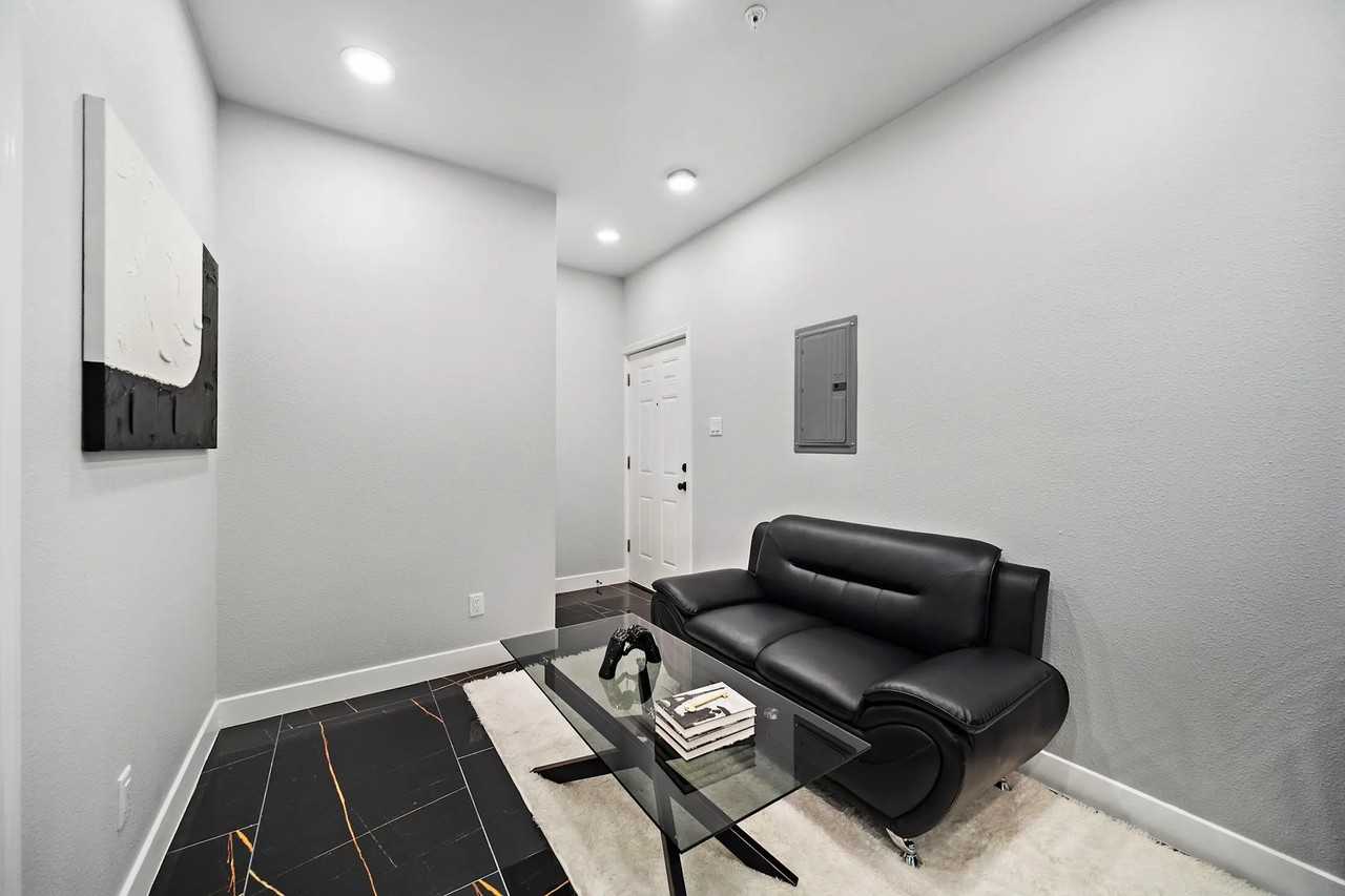 1009 8th St Unit A - Photo 3 of 6