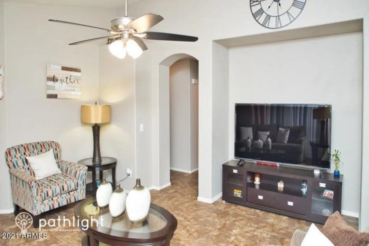 10762 W Alvarado Rd - Photo 3 of 17