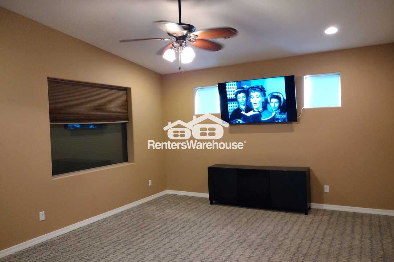 5818 E Leonora St - Photo 3 of 22