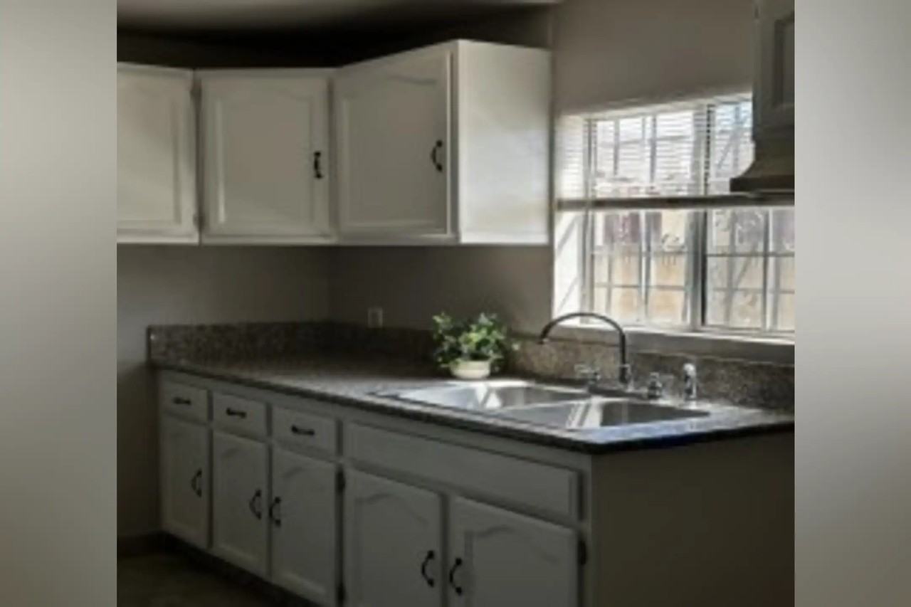 6228 Gifford Ave Apt B - Photo 3 of 10