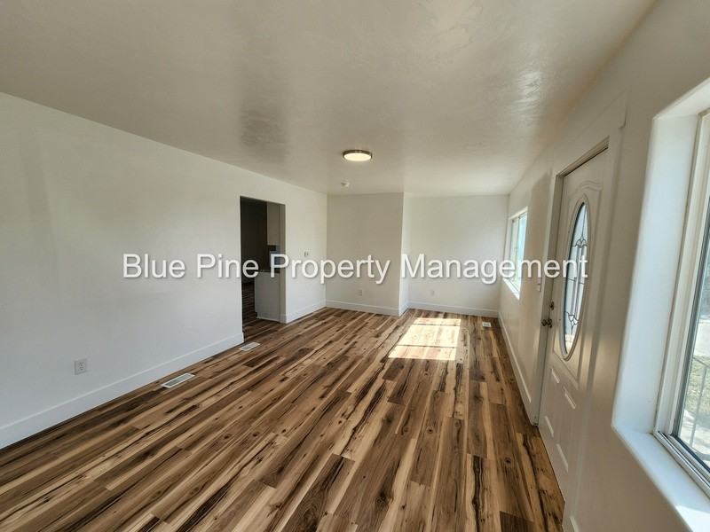 283 W Pine St - Photo 2 of 16