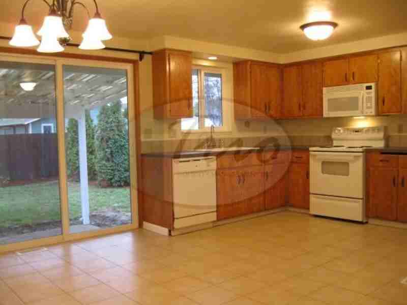 740 Cedar St - Photo 2 of 10