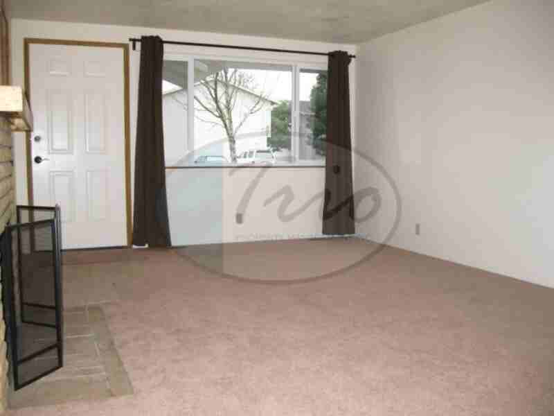 740 Cedar St - Photo 3 of 10