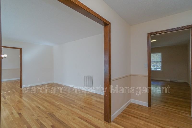 49 Cobblestone Rd - Photo 4 of 26