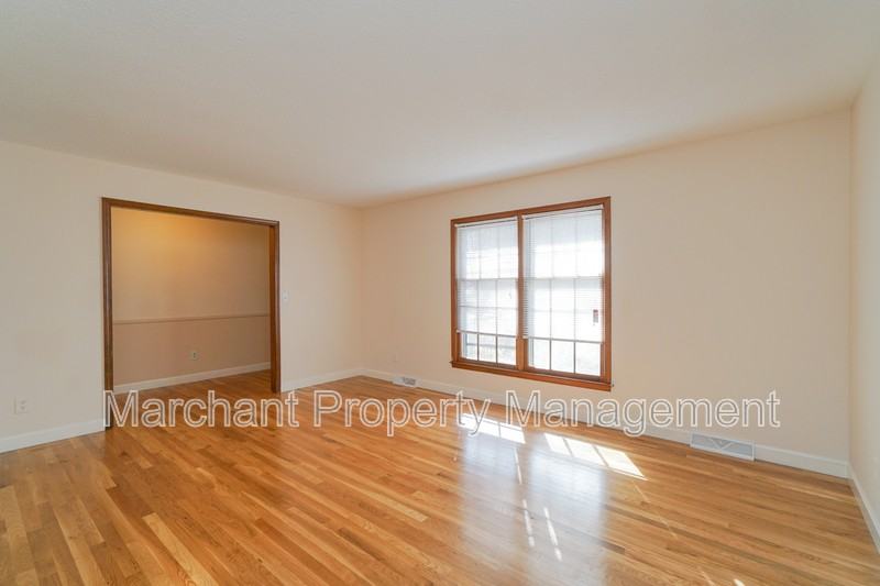 49 Cobblestone Rd - Photo 6 of 26