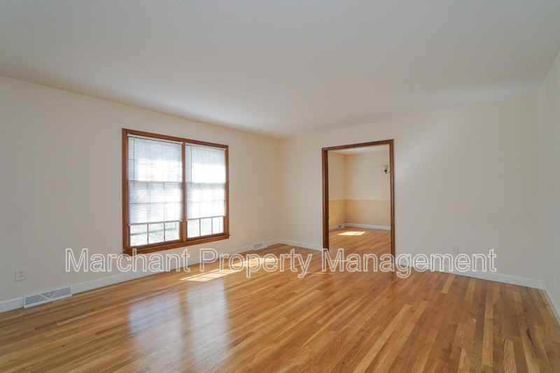 49 Cobblestone Rd - Photo 7 of 26