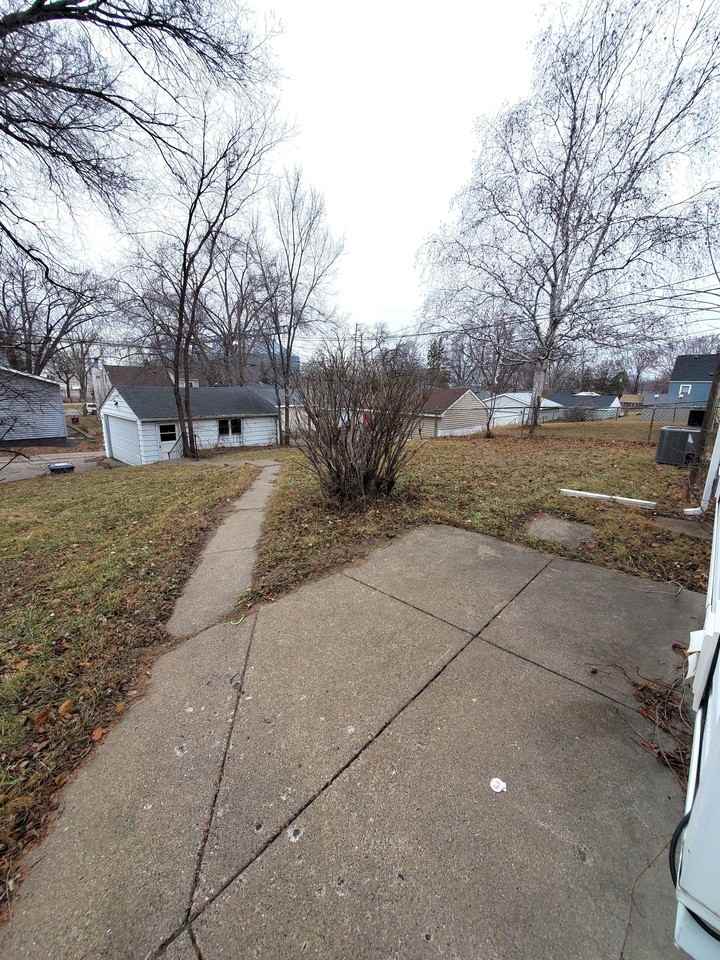 4404 2nd St Ne - Photo 2 of 21