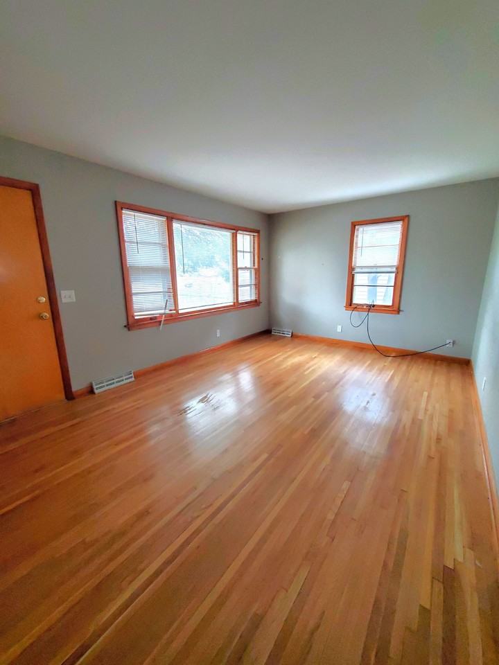 4404 2nd St Ne - Photo 3 of 21