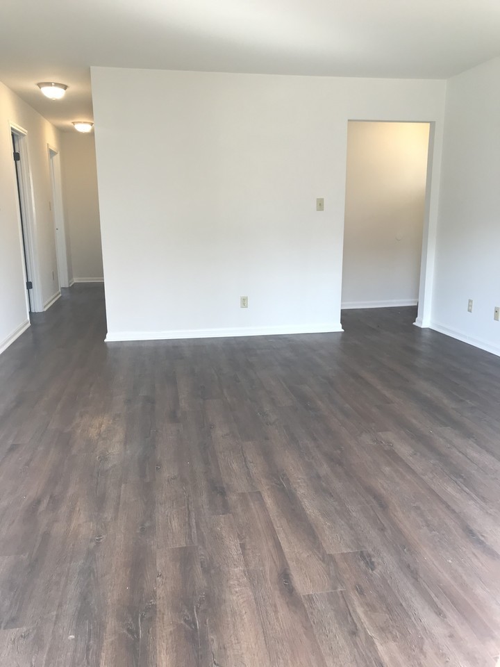 927-933 Hampton Ct - Photo 2 of 7