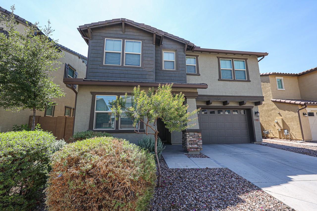 1051 E Armstrong Way - Photo 3 of 48
