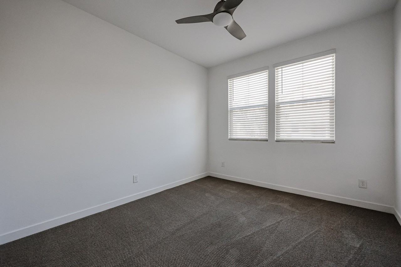 1051 E Armstrong Way - Photo 5 of 48