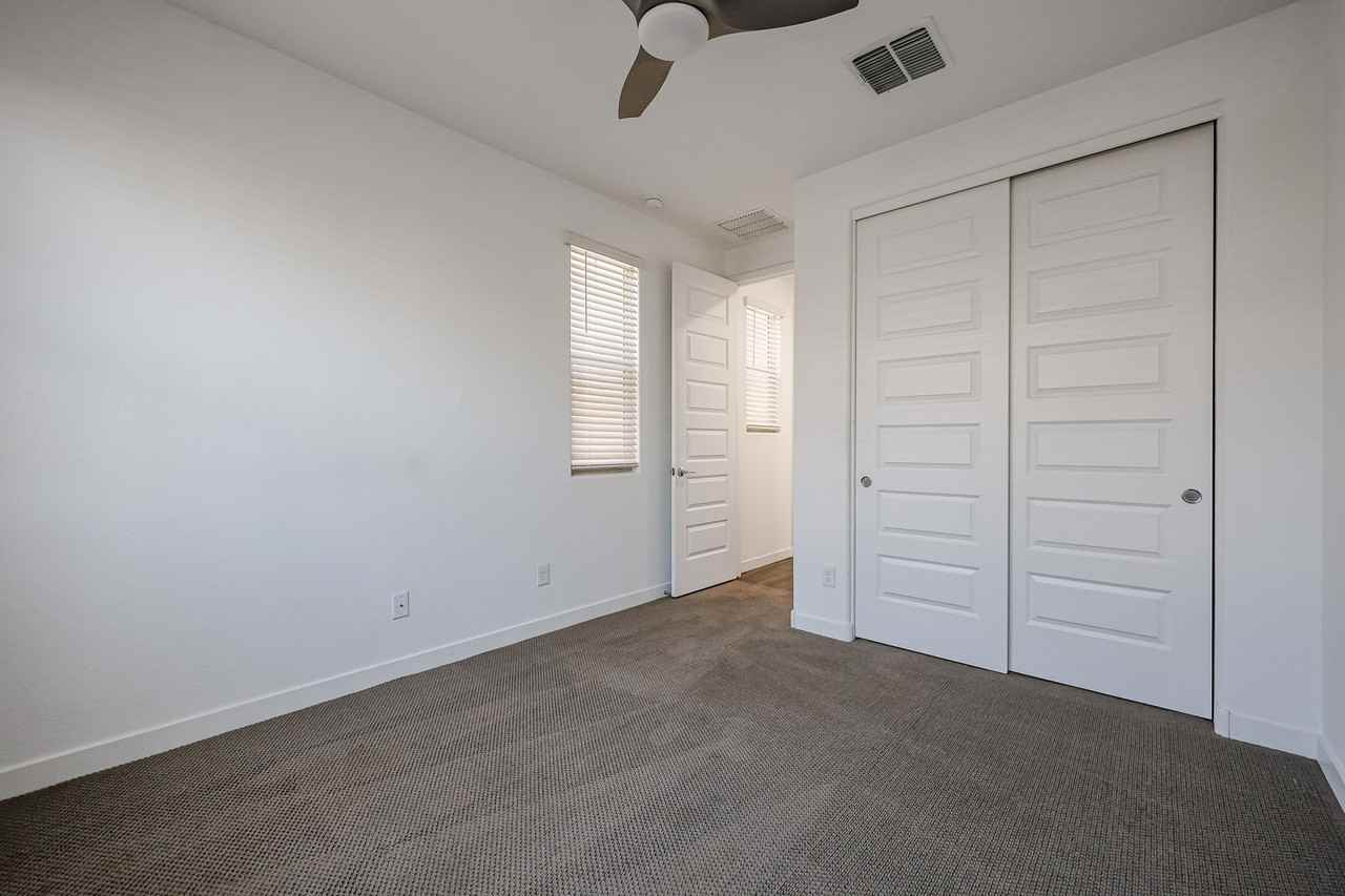 1051 E Armstrong Way - Photo 6 of 48