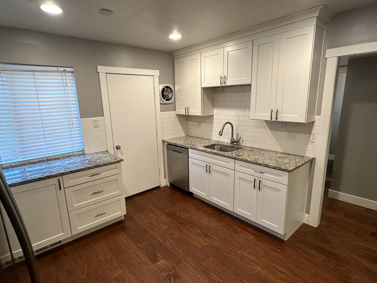 650 Nw #107 - Photo 2 of 14