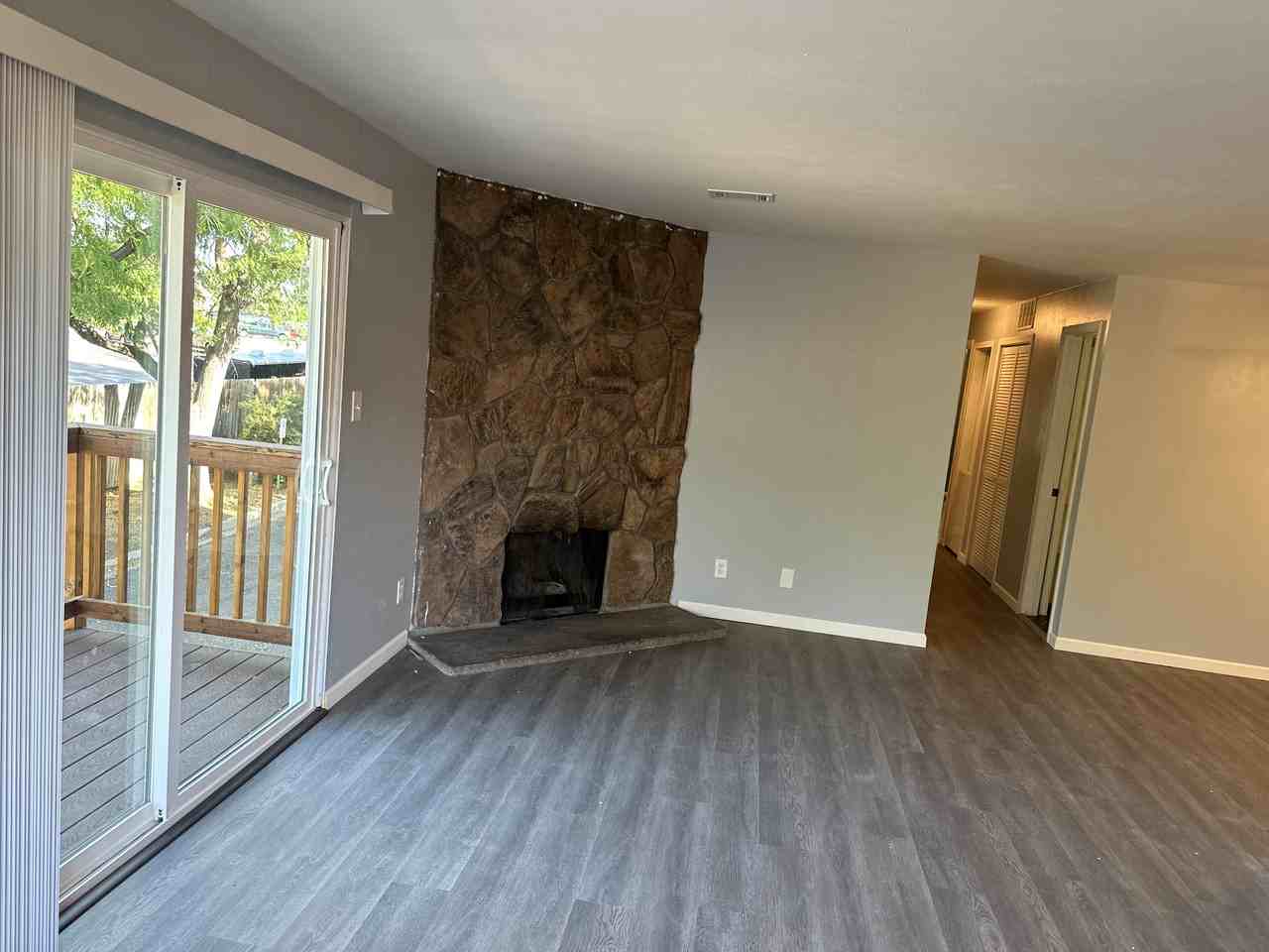 1329 S Chambers Cir #D - Photo 3 of 30