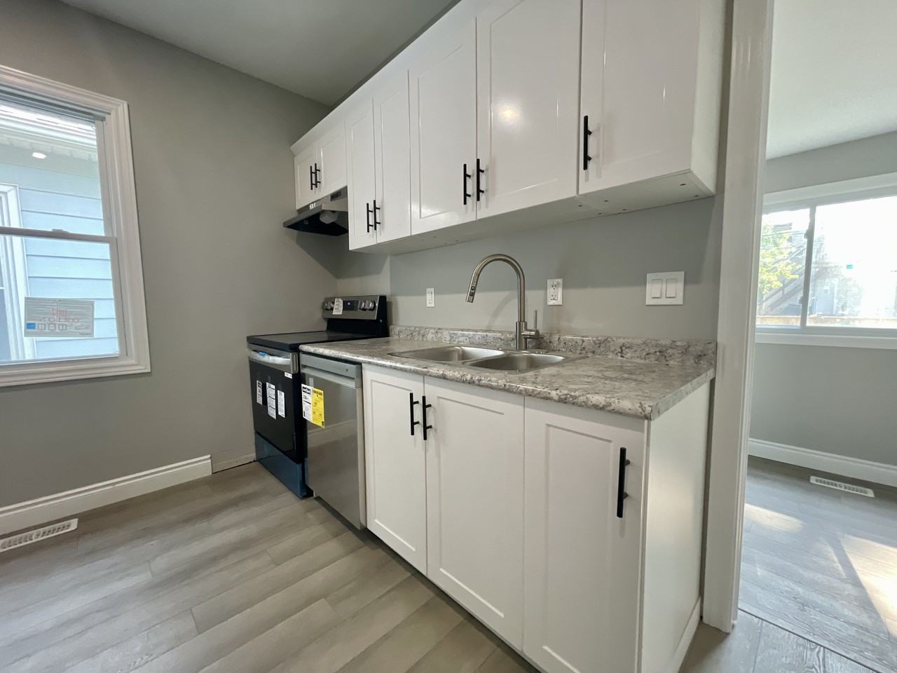 449 Ellis St W - Photo 6 of 27