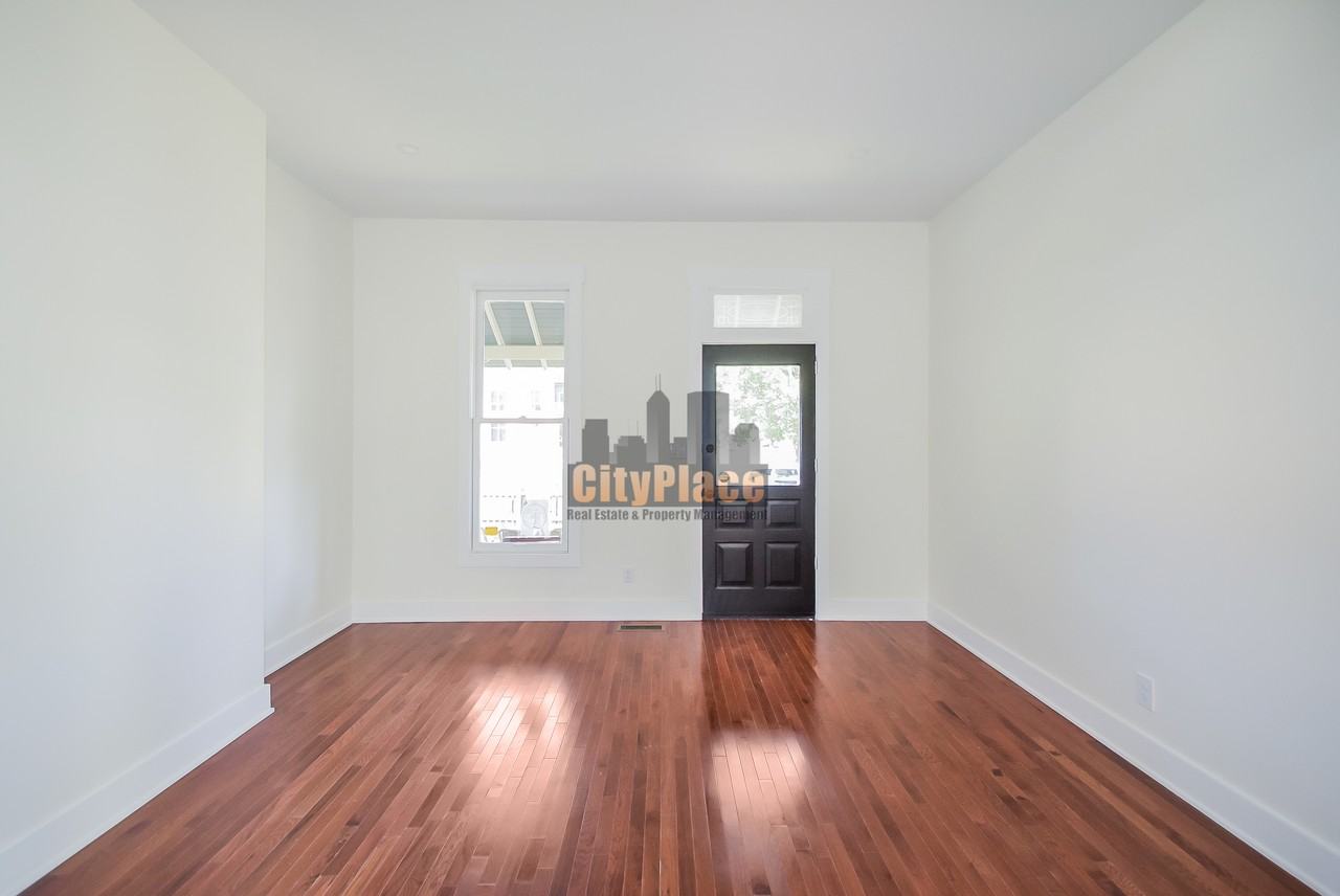 843 N Park Ave - Photo 5 of 25