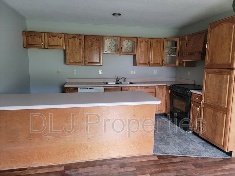 1100 Hicks Rd - Photo 3 of 12