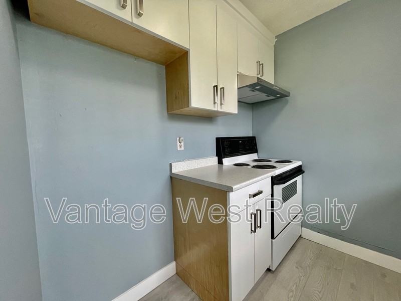 406 Hein Rd - Photo 3 of 28