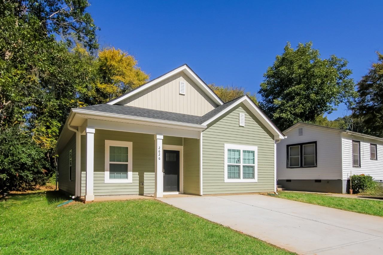 2626 Hemphill St - Photo 2 of 16