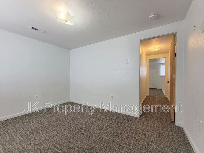 4000 Ella Ave #04 - Photo 5 of 15
