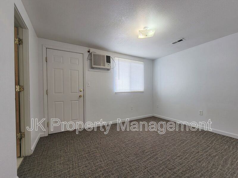 4000 Ella Ave #04 - Photo 6 of 15