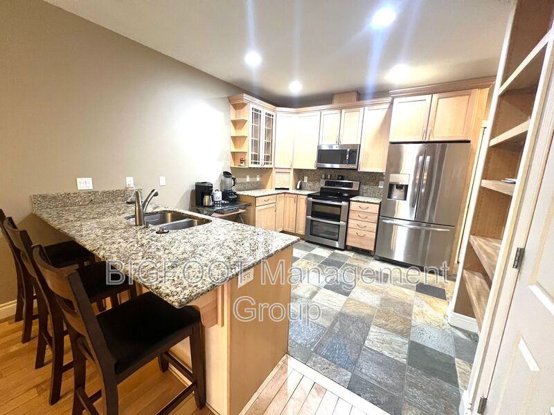 2585 Overlook Blvd - Photo 2 of 10