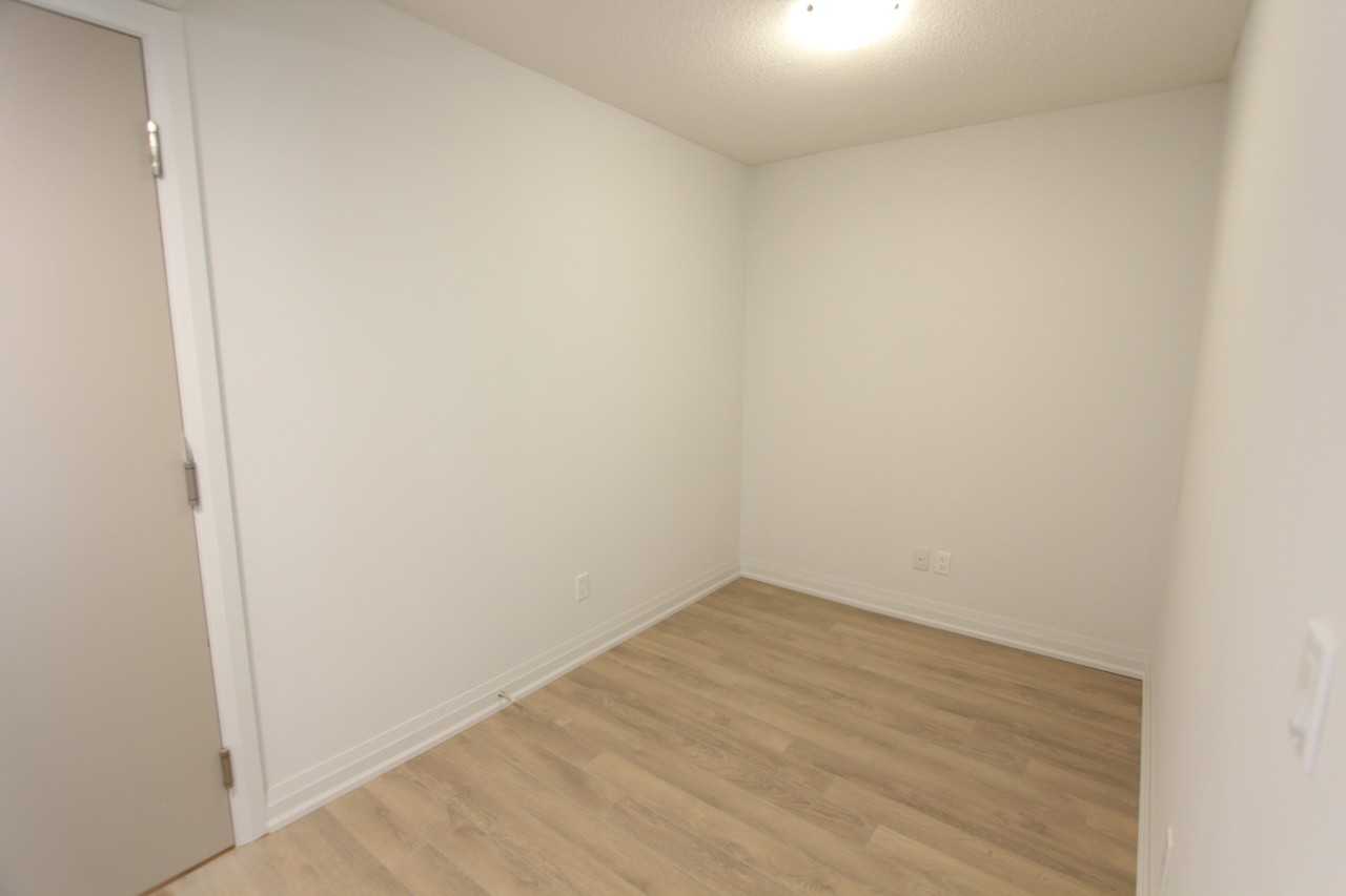 20 Meadowglen Place - Photo 3 of 14