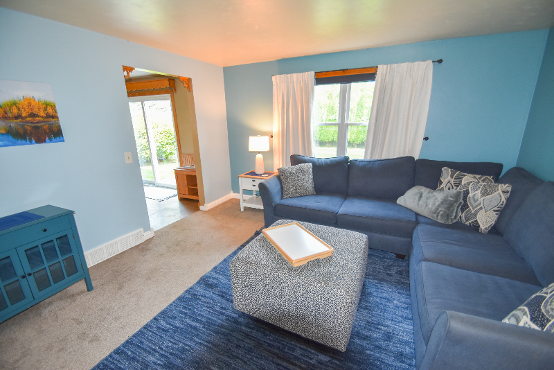 1030 Coppens Rd - Photo 2 of 24