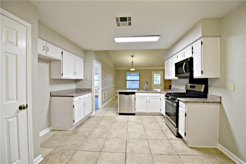 8322 Glen Canyon Dr - Photo 2 of 12