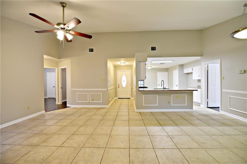 8322 Glen Canyon Dr - Photo 3 of 12