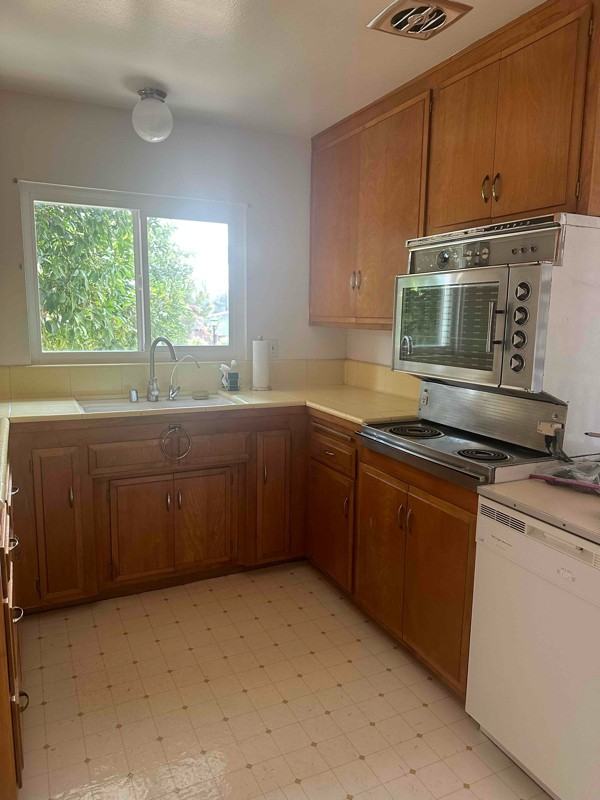 11650 Calvin St - Photo 2 of 6