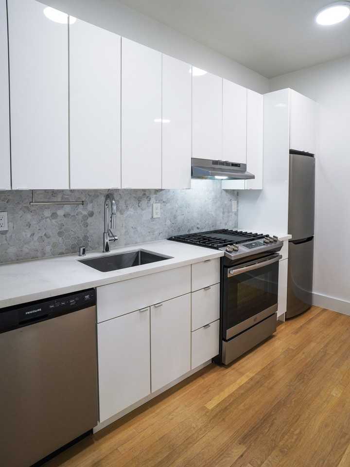 1433 Clay St #5 - Photo 2 of 15